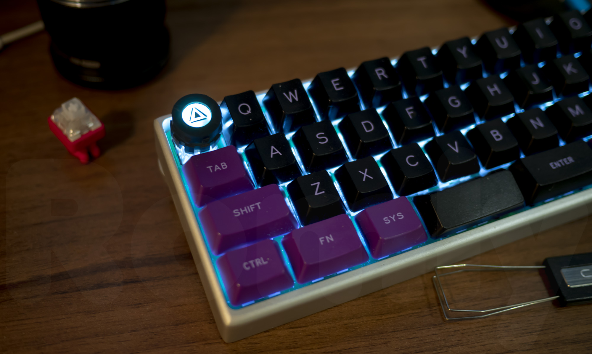 M.7 Spinning Core Artisan Keycap with MiniVan