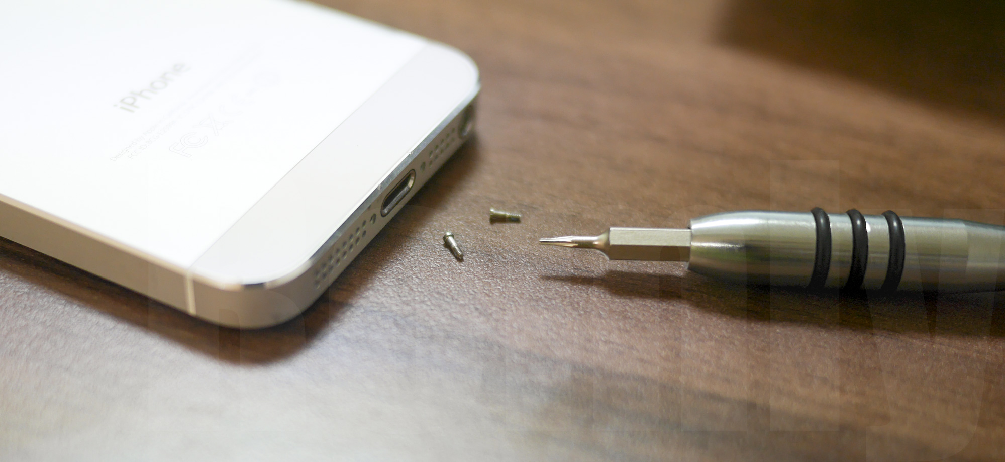iPhone 5 Battery replacement: using Pentalobe screwdriver