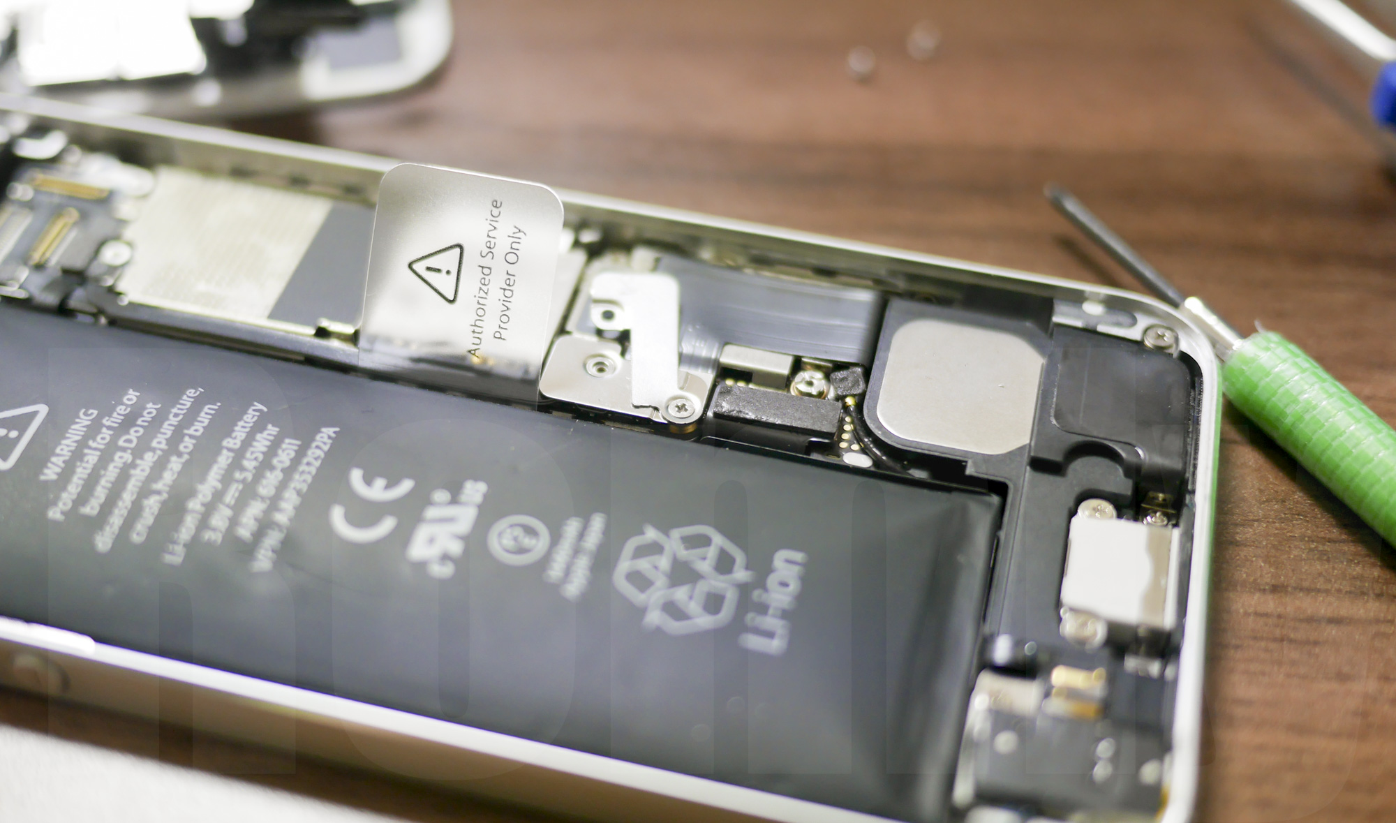 iPhone 5 Battery replacement: couldn't remove screw so...
