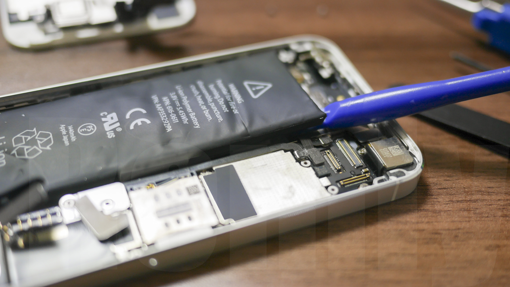 iPhone 5 Battery replacement: trying to remove battery
