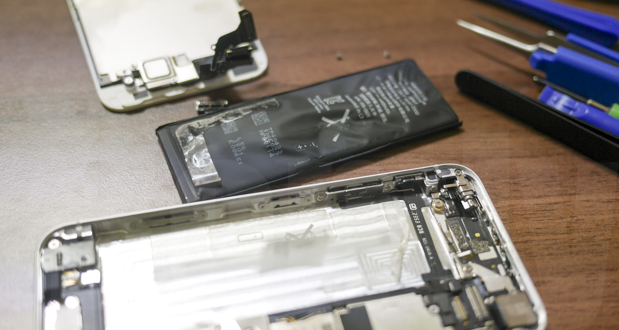 iPhone 5 Battery replacement: now battery is removed!!
