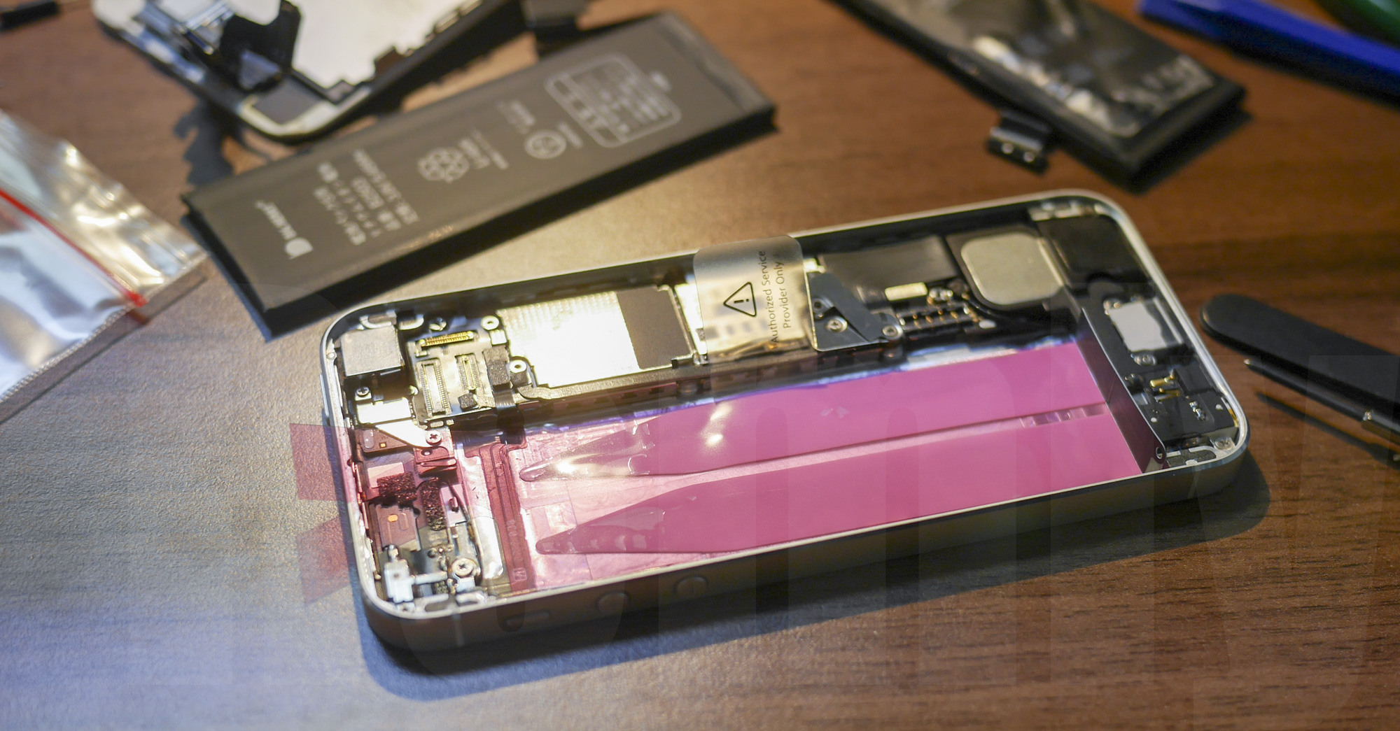 iPhone 5 Battery replacement: put the double-stick tape for new battery