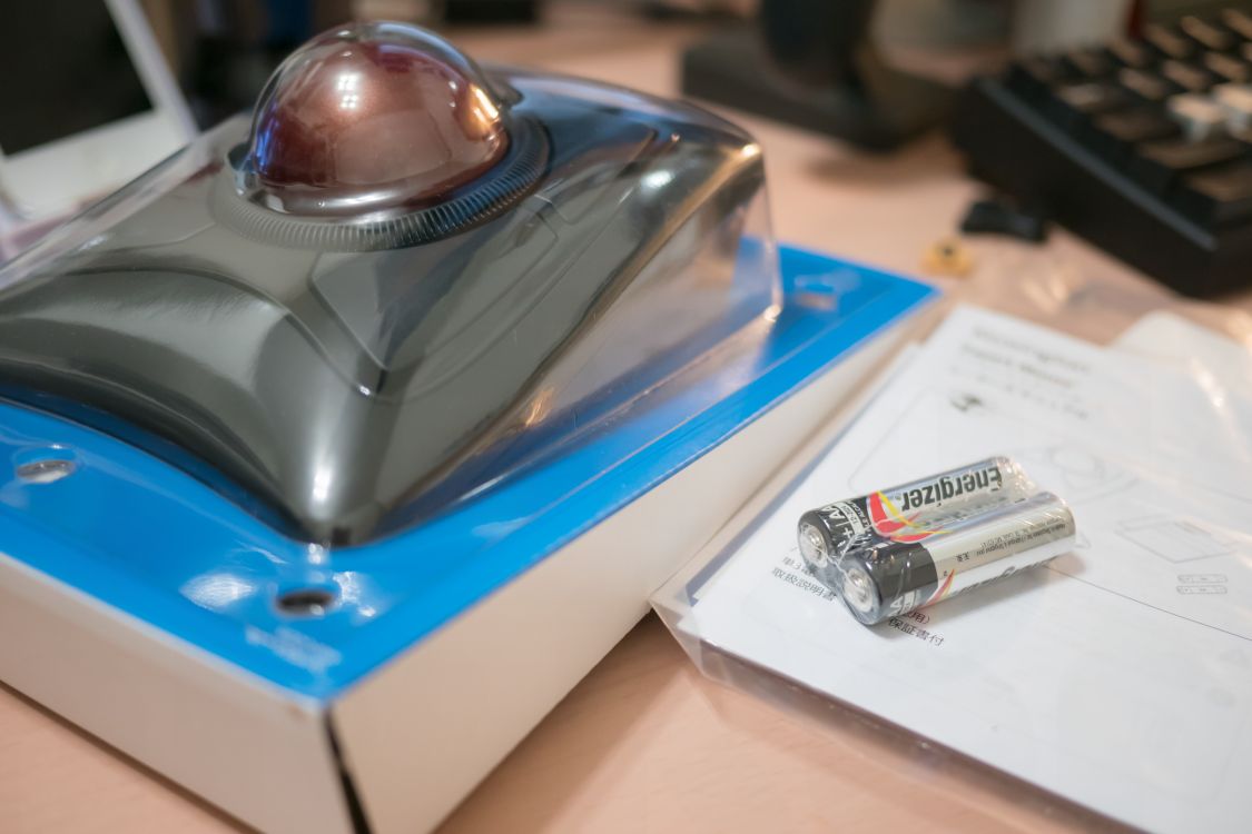 Kensington Expert Mouse Wireless Trackball 電池とマニュアルが同梱